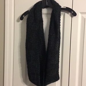 Knitted infinity scarf in black and dark green